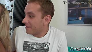 Szarvas MILF Brittany Bardot szívja a kemény farkat