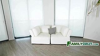 FamilySmut - Mengejutkan Stepbro, Kita Keluarga, Apa Yang Kau Buat?