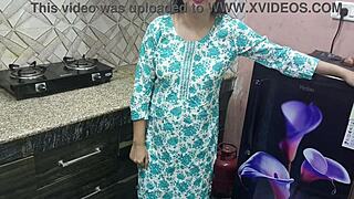 ستيب موم هندية تنيك ستيب صن في المطبخ! أكشن هندي شاب 18+