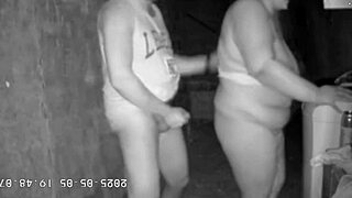 Gizli Kamera Üvey Anneyi Karanlık Sokakta Üvey Oğlunu Becerirken Yakaladı!