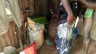 Tipa glamuroasă curvy ia dublu vaginal și blowbang în fest sălbatic de futut