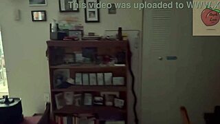 Stiefmutter liefert BESTELLUNG mit riesigem Mundvoll!