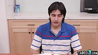 Малката 18+ латиноамериканска MILF учителка Liv Revamped приема ученическия пенис в тесния си задник