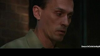 Šta Čini Sani Mebrejzinu Golu Scenu Tako Vrućom?