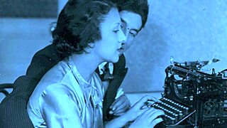 うわ、信じられないよ、ダークランタン・ロンドンのヴィンテージ秘書おばあちゃんを見てる！