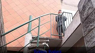 Oma's lekkere achterdeur gegeven aan jonge slipendief