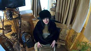 Превью глубокого минета Милфикаллы в меховой шубе