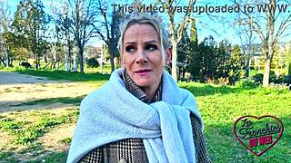 Victoria，47岁，成熟金发美女热得能烧伤你