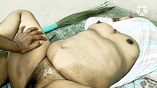 Desi stoute schoonvader, waarom heb je schoondochter hierin gelokt?