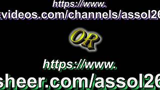 Üvey anne ve üvey kız ıslak aile eğlencesinde duş alıyor