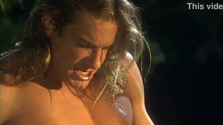 MILF berambut perang dikongkek keras dalam kasut tinggi emas