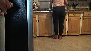 Türk üvey annem büyük kalçasına boşalmamı neredeyse yakaladı.