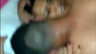 丈夫看着和年轻18+小伙享受热辣性爱