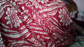 أحب الدق على ميلف هندية كبيرة الصدر مع صديقي