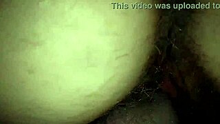 Whoa, mau nyelam ke memek matang berbulu ini di aksi jilat POV?