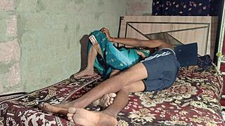 באביה הכפרית הדסית מתנהגת בצורה משובבת עם בעלה בפעולה לוהטת