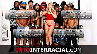 Κάνω peg στον cuck άντρα μου ενώ ρουφάω τεράστια bbcs στο κρεβάτι