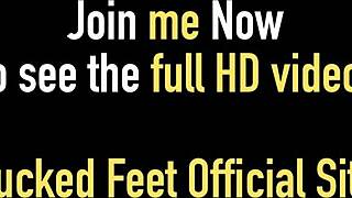 Уау! Блондинката Christie Stevens се навежда за див футджоб на пениса на Philly John!