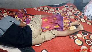 लाल साड़ी वाली भारतीय बंगाली बीवी को Localsex31 ने जोर से पाउंड किया