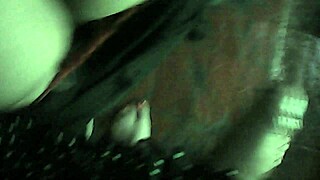 Schwuchtel fickt sie, während sie trinkt