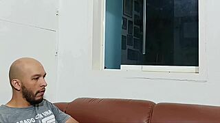 継子の太いチンポを濡れたクリームマンコでバンって試したことある？