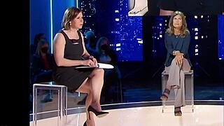 嘿，看看性感成熟女士比安卡闪腿！