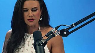 अप क्लोज मिल्फ पेनी बार्बर सोलो ऑर्गेज्म!