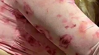 وااو، زوجة أبي السمينة تركب مؤخرتها الكبيرة قبل العمل! 🔥