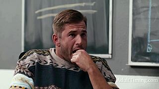 בחור מתאונן על ציצי גיר ועכשיו מזיין זוג לסבי