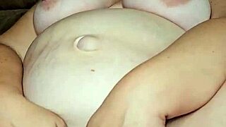 妊娠中のミルフが激しくイキまくるのを見るのが好き