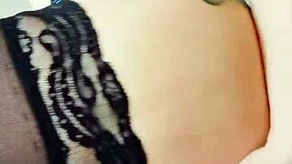 सौतेली माँ की बड़ी चूचियाँ क्लोज-अप में जोरदार चोदाई के दौरान कूदती हैं