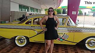 Ma copine a perdu un pari et s'est touchée au restaurant