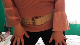 עם התחת הזה רוקד אני גומר מיד, לטינה חמה בטירוף!