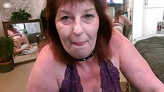 Hei, vedän vetoa että minun chapstickini on suurempi kuin sun pieni 18+ kyrpä!