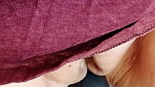 Reife Ehefrau blitzt rasierte Muschilippen