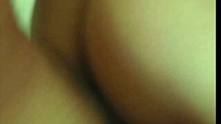 Кэнди Энни трахает в позе догги, сильно согнувшись