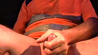 Βλέπω τον εαυτό μου να γαμάει 18χρονη στο δωμάτιο με παιχνίδια και οργασμό