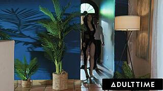 Adult Time - MILF Lexi Luna 和 Reagan Foxx 一起试用新震动器