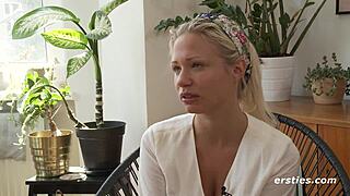 Gabi, blondýnka holka, prstí se v drzém německém close-upu