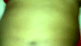 MILF Asia menerima kontol monster dalam doggy! Cumshot cepat.