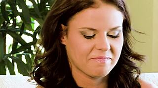 Taylor Russo se dezlănțuie cu străin cu pulă mare în lenjerie sexy