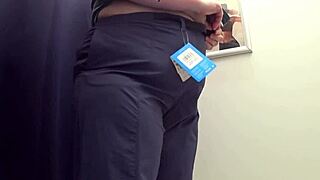 Milf Büyük Memelerini Gösteriyor ve Fışkırıyor Sergici Kayıtta!