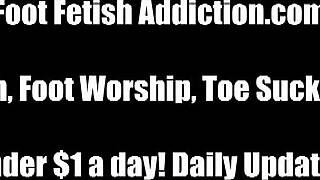 Aanbid onze voeten, slaaf jongen?