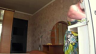 이웃이 통창으로 통통 주부 지켜봐