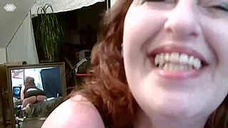 Dikke kromme roodharige Dawn toont lichaam en praat vies tegen jou!