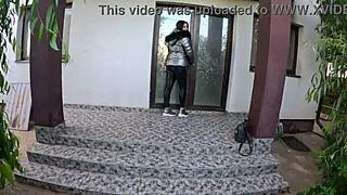 En masse sæd på jakka mi fra gartnerens blowjob