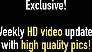 Играчива PAWG Кимбър Ли се съблича за соло анален оргазъм.