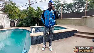 Pelirroja tetona cougar Peaches se folla el coño mojado por Rome Major!