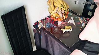 Je suis la salope belle-mère nymphomane dans ce roleplay