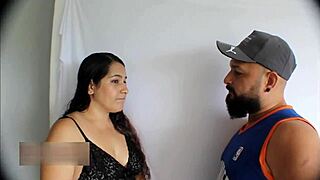 Ibu mertua MILF panas bantu balas dendam ke pacar.